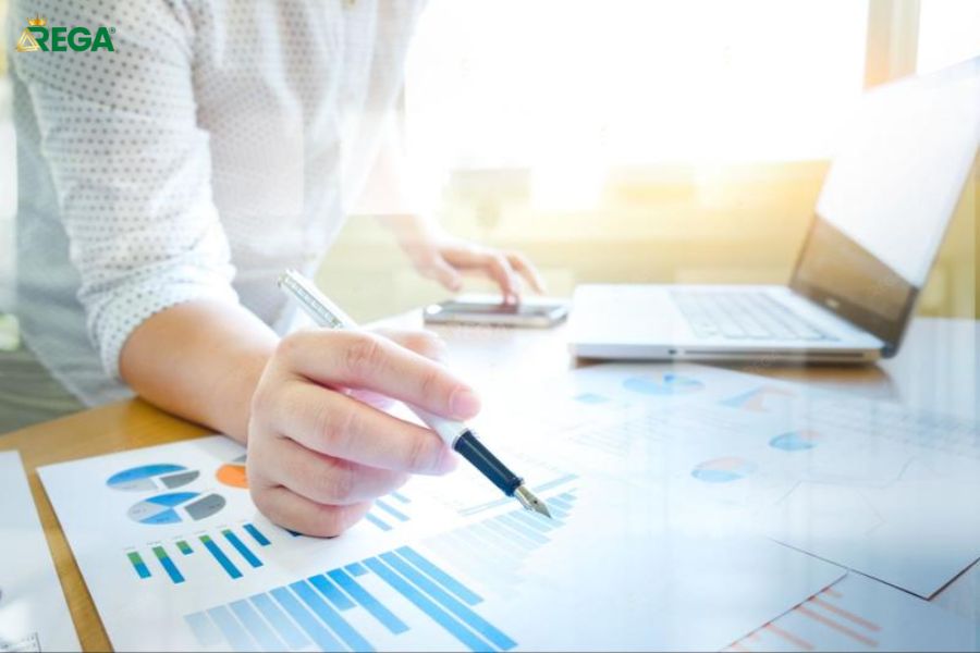 Học Tiến Sĩ Quản Trị Kinh Doanh Bao Nhiêu Năm? Ra Trường Làm Gì? Cơ Hội Nghề Nghiệp Sau Khi Tốt Nghiệp DBA