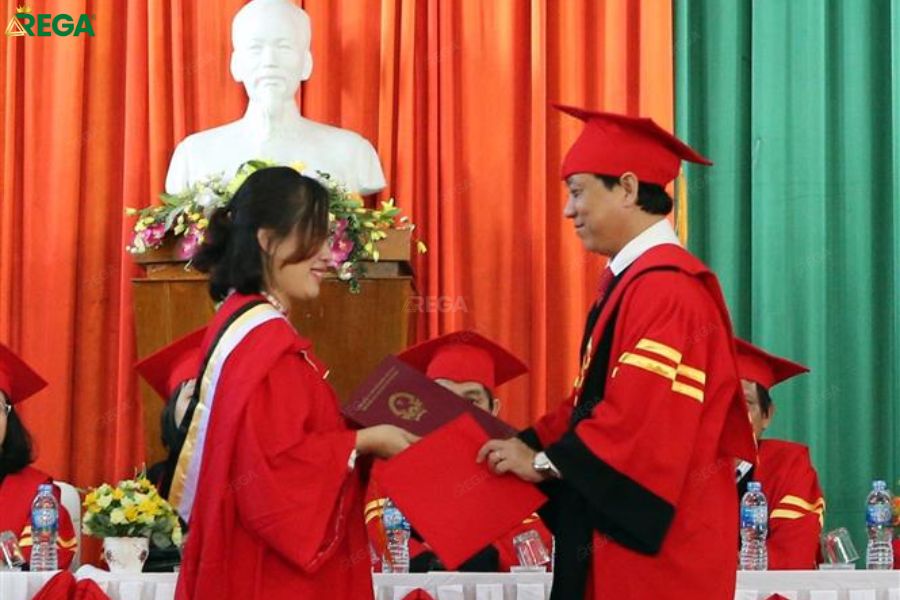Học Tiến Sĩ Quản Trị Kinh Doanh Bao Nhiêu Năm? Ra Trường Làm Gì? Học Tiến Sĩ Quản Trị Kinh Doanh Mất Bao Lâu