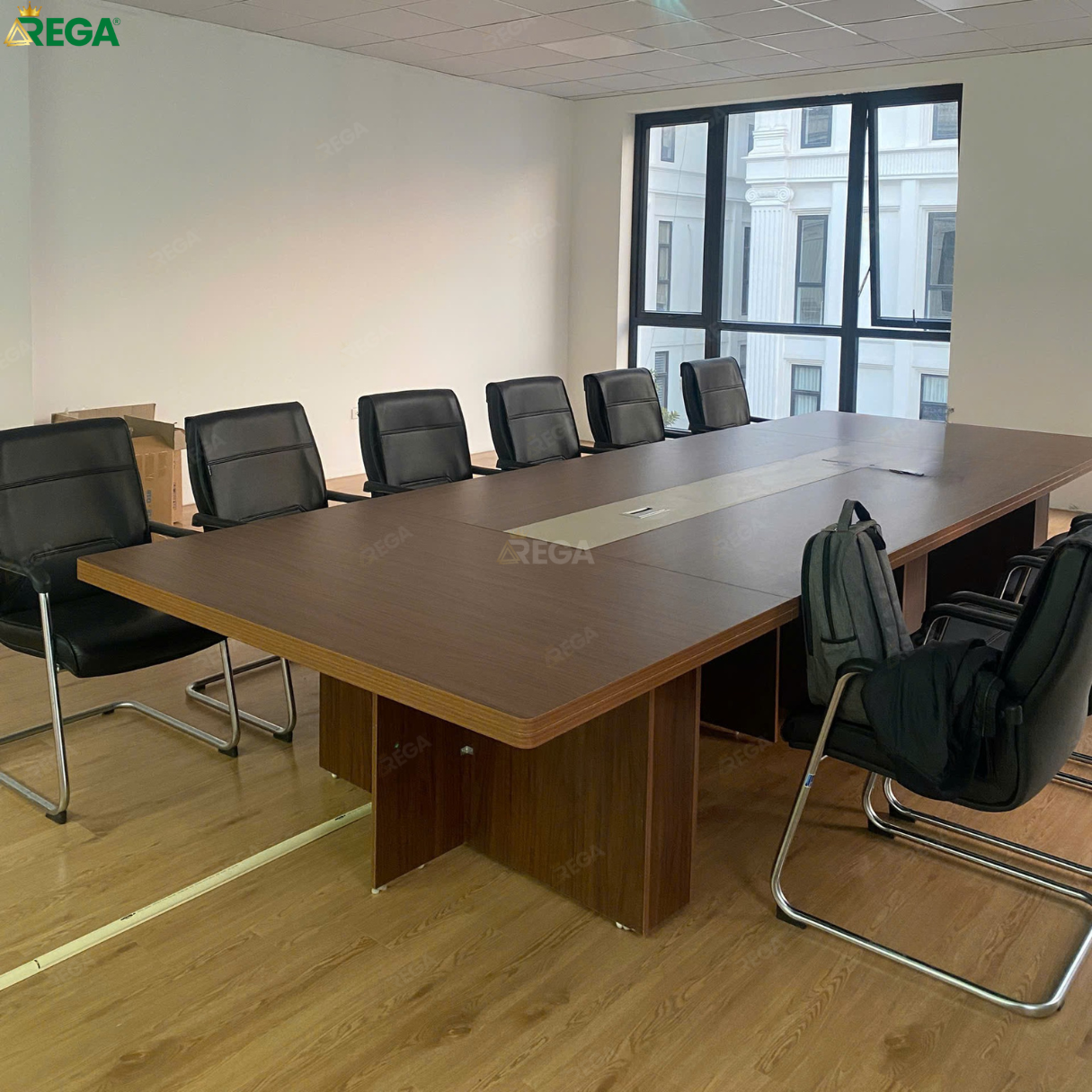 Rega lắp đặt bàn họp KDG
