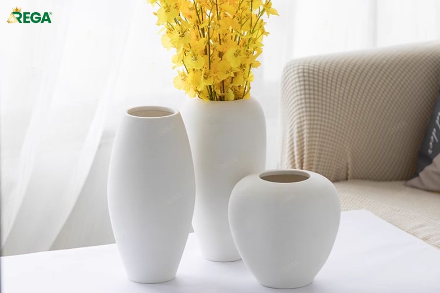 Cách Chọn Bình Hoa Lớn Trang Trí Phòng Khách Đẹp Chuẩn Phong Thủy Màu sắc bình hoa lớn trang trí phòng khách hợp mệnh gia chủ