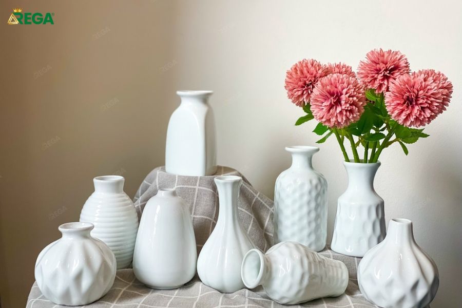 Cách Chọn Bình Hoa Lớn Trang Trí Phòng Khách Đẹp Chuẩn Phong Thủy Bí Quyết Chọn Bình Hoa Lớn Trang Trí Phòng Khách Đẹp Và Hợp Phong Thủy