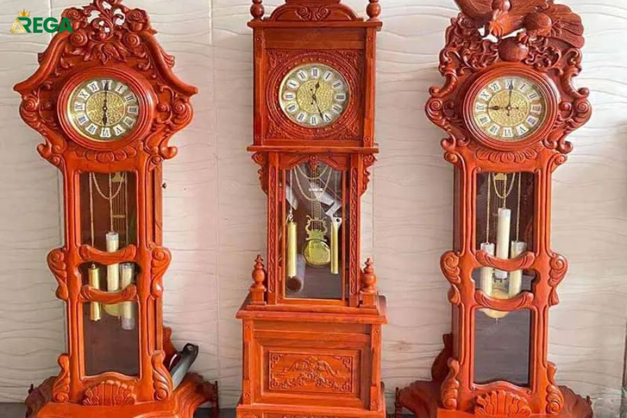 Bí Kíp Vàng Đặt Đồng Hồ Gỗ Phòng Khách Thu Hút Tài Lộc Và May Mắn