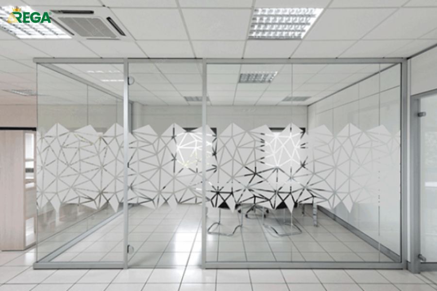 Câu hỏi thường gặp (FAQ) về giấy decal dán kính phòng ngủ