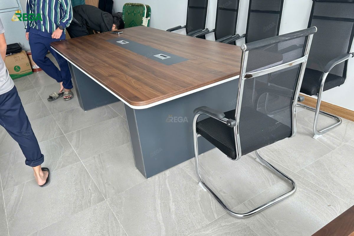 Rega Thi công nội thất công ty JV-LINK Bàn họp văn phòng hiện đại tại công ty JV-LINK
