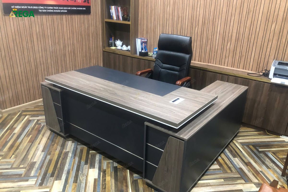Thi công nội thất công ty cổ phẩn group phát triển sức khỏe Bàn giám đốc sang trọng do Rega thi công tại Group Phát Triển Sức Khỏe