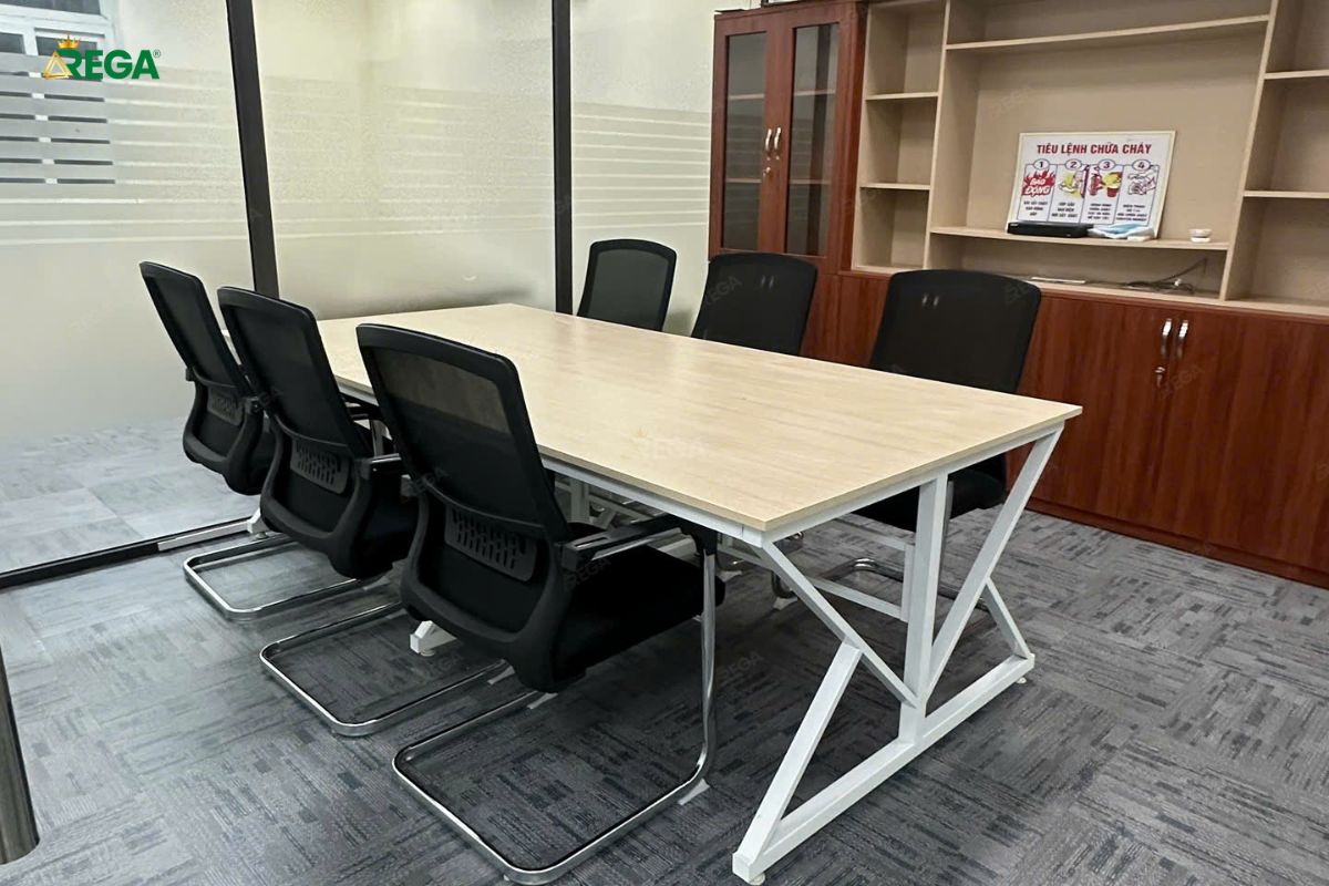 Không gian phòng họp sáng sủa và thoáng đãng Nhân Hưng