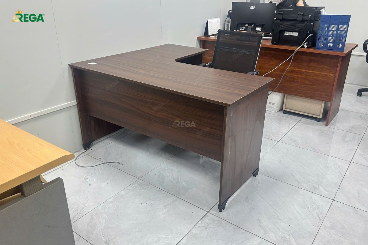 Khu làm việc nhân viên bố trí gọn gàng, khoa học