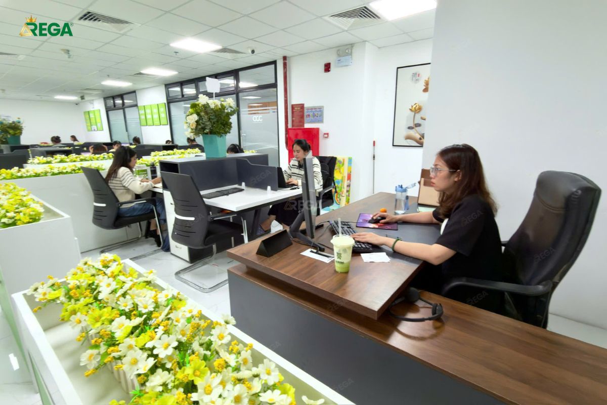 Không gian làm việc trưởng phòng gọn gàng thoáng sáng