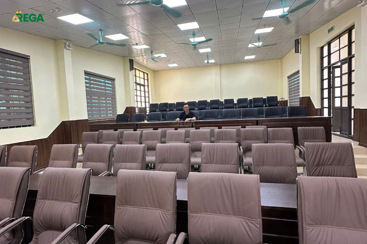 Rega Thi Công Văn Phòng Công Ty KN&TC Không gian hội trường rộng rãi, bố trí nội thất khoa học
