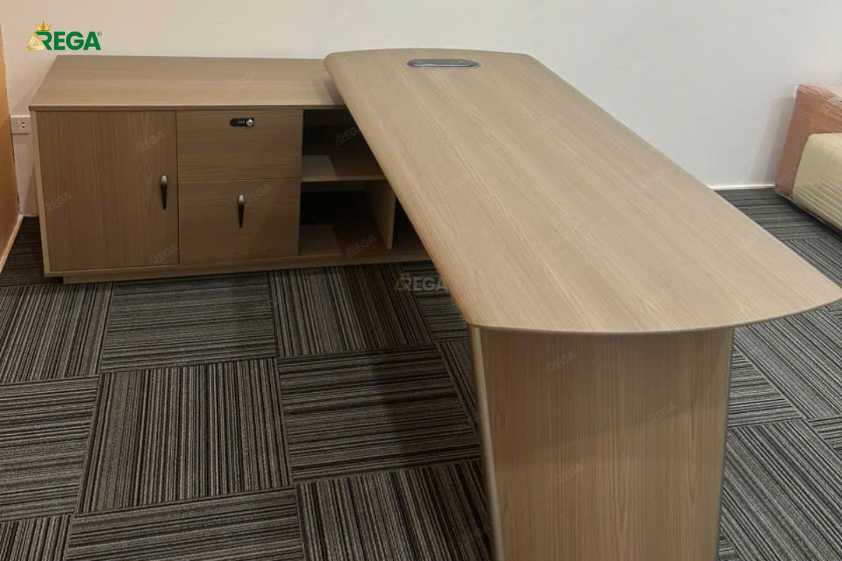 Rega Thi công nội thất Harang & Modernart furniture Bàn giám đốc chất liệu MDF cao cấp, bề mặt phủ PU.