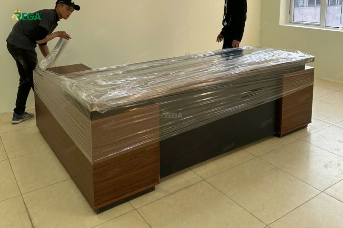 Rega Thi công văn phòng TGM Land Nội thất phòng lãnh đạo TGM Land đồng bộ bàn và tủ