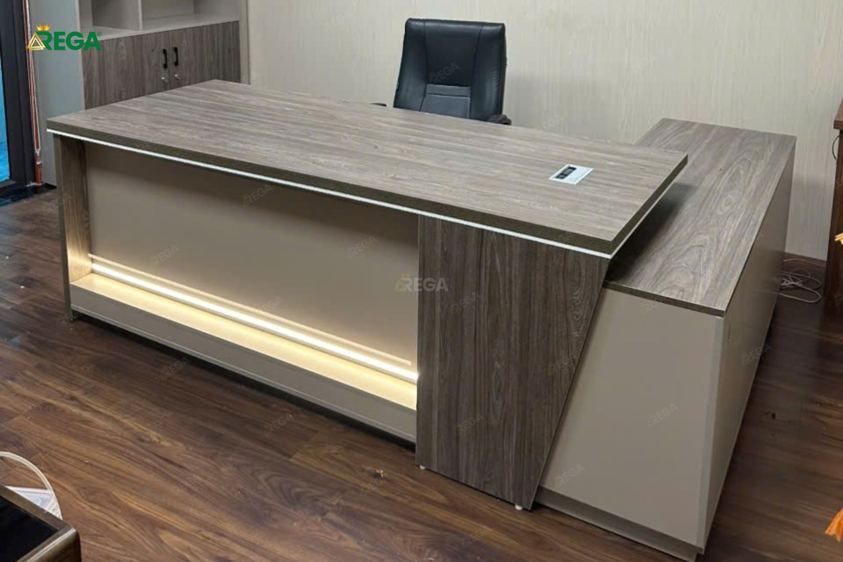 Rega Thi công văn phòng công ty Elinco Rega thi công bàn giám đốc gỗ công nghiệp cao cấp cho Elinco