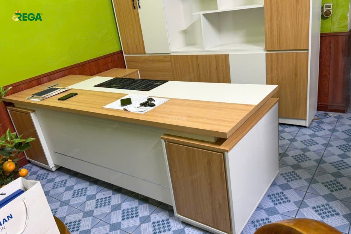 Bàn giám đốc gỗ công nghiệp cao cấp do Rega thi công trọn gói