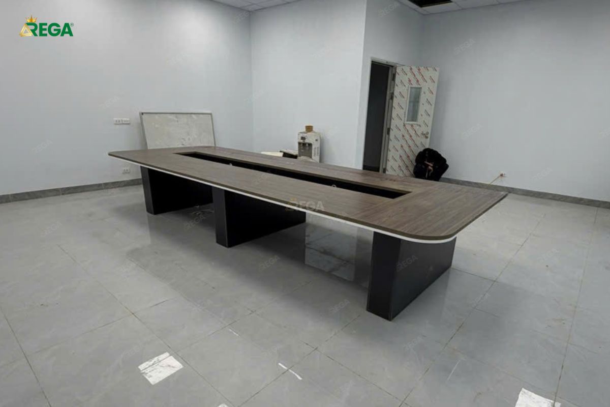 Rega Thi công văn phòng công ty Fuji Phòng họp công ty Fuji với bàn họp hiện đại do Rega thi công