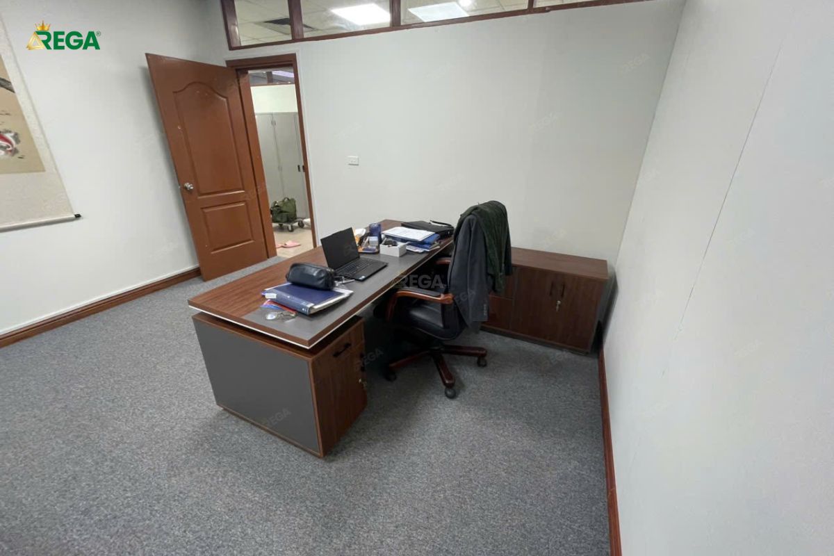 Bàn giám đốc gỗ cao cấp tại văn phòng Ba Miền