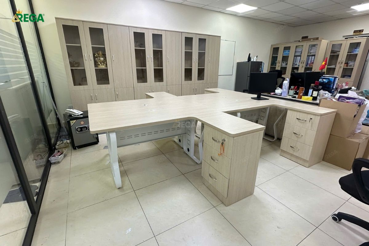 Rega Thi công văn phòng công ty cổ phần DFA Bàn họp và cụm bàn làm việc nhân viên tại văn phòng DFA