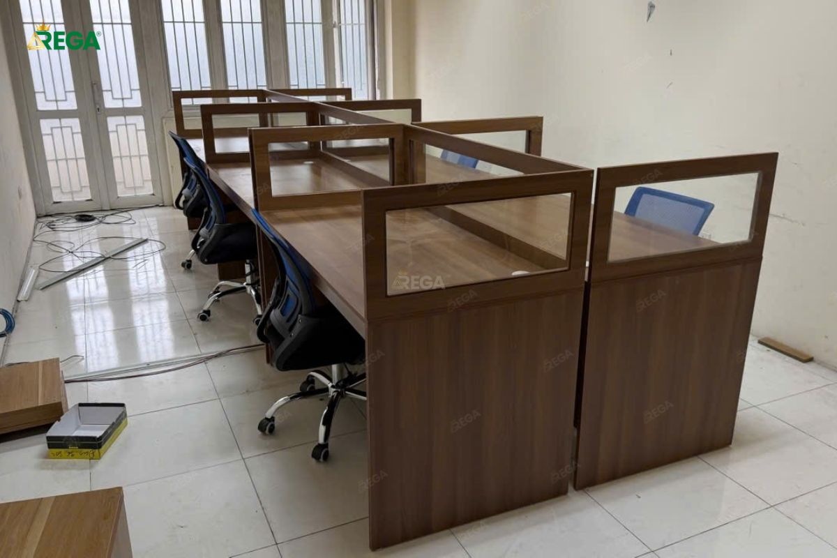 Khu Vực Bàn Làm Việc Văn Phòng EBIM