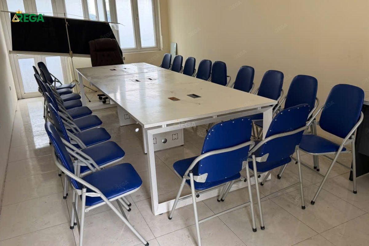 Bàn Giám Đốc Văn Phòng EBIM Việt Nam Hiện Đại