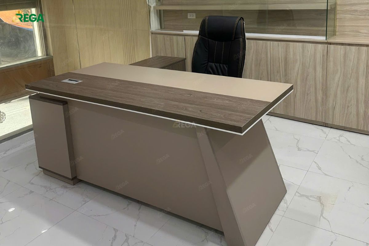 Rega lắp đặt văn phòng công ty KA TOOLS Bàn Giám Đốc Văn Phòng KA TOOLS Hiện Đại