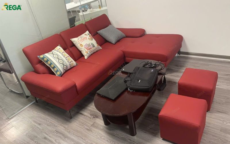 Rega hoàn thiện nội thất Etek Green Sofa đỏ nổi bật tại văn phòng Etek Green