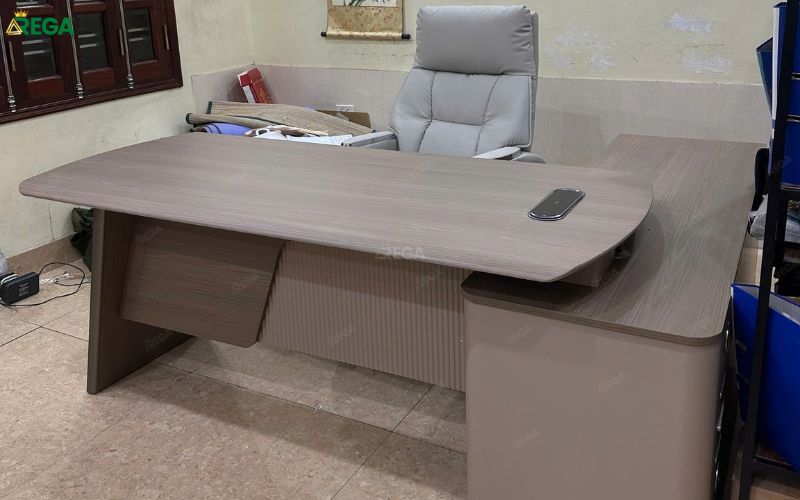 Rega hoàn thiện nội thất văn phòng tập đoàn VNR Không Gian Làm Việc Giám Đốc Gọn Gàng