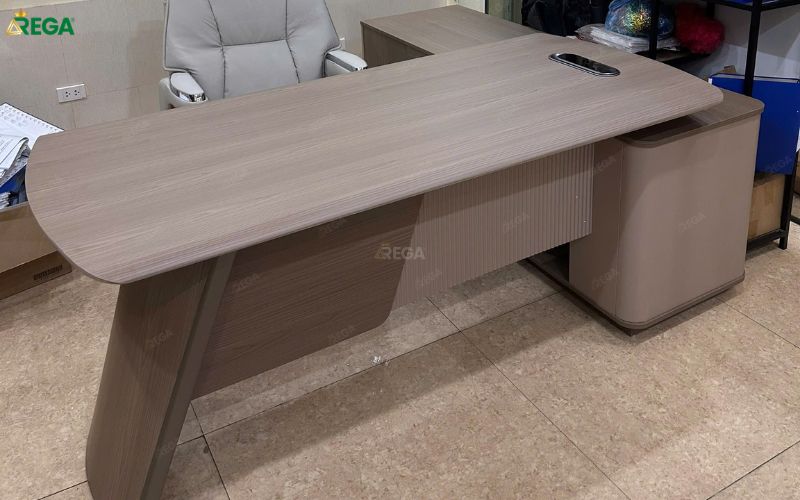 Rega hoàn thiện nội thất văn phòng tập đoàn VNR Bàn Làm Việc Giám Đốc Hiện Đại VNR