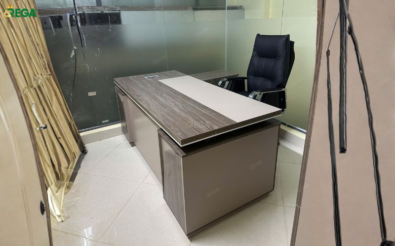 Rega thi công văn phòng Thẩm Định Giá Toàn Cầu Bàn giám đốc hiện đại tại văn phòng Thẩm Định Giá Toàn Cầu