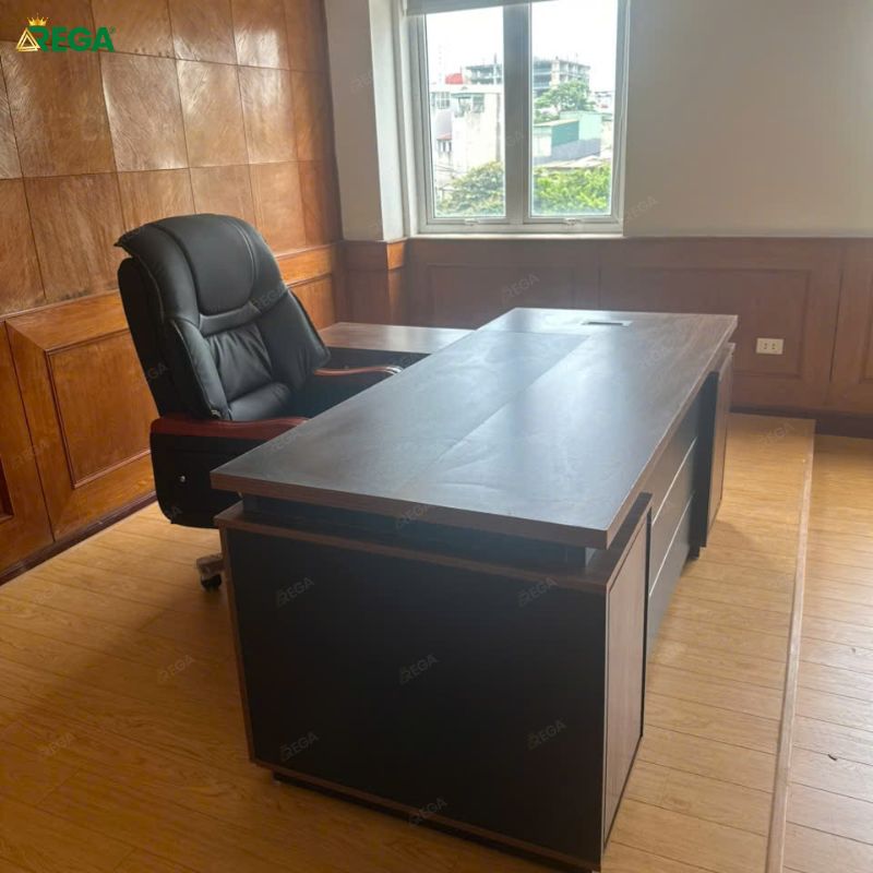 Bề mặt bàn giám đốc REGA BGD776 chống trầy xước, dễ vệ sinh.