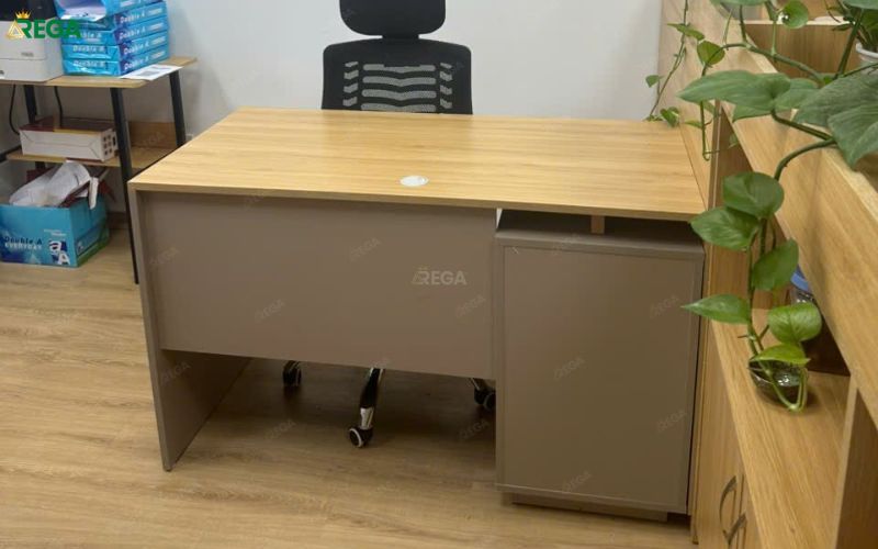 Rega thi công văn phòng công ty TNHH NEWMED Bàn trưởng phòng chuyên nghiệp tại NEWMED do REGA thi công