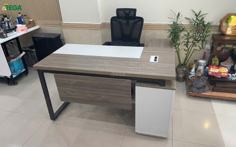 Bàn ghế trưởng phòng tại Xây Dựng Trường Phú do Ra lắp đặt