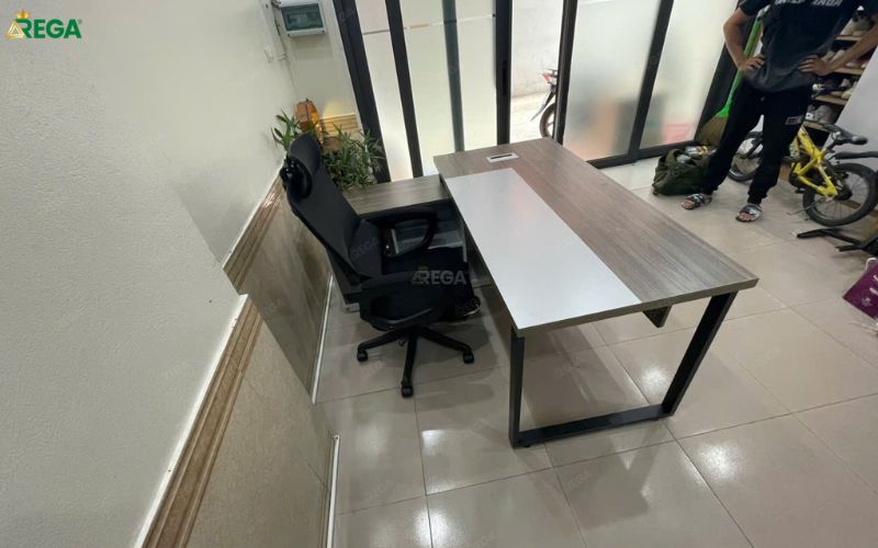 Bàn ghế trưởng phòng Rega lắp đặt tại Trường Phú