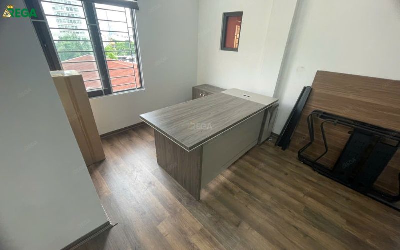Rega thi công văn phòng công ty Dlmeco Bàn giám đốc văn phòng DLMECO do Rega thi công