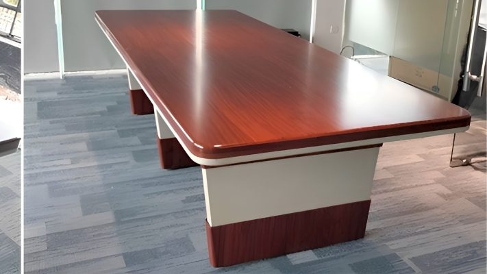 15+ Mẫu Bàn Họp Sơn PU Đẹp, Bền, Phù Hợp Nhiều Không Gian Bàn họp sơn PU hình chữ nhật cao cấp màu đỏ