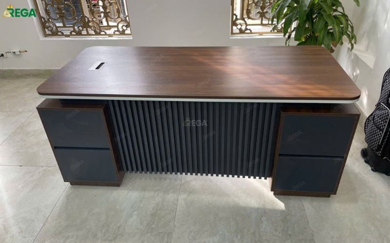 Rega hoàn thiện nội thất công ty Kế Toán FAB Bàn giám đốc văn phòng Kế Toán FAB Rega Lắp Đặt