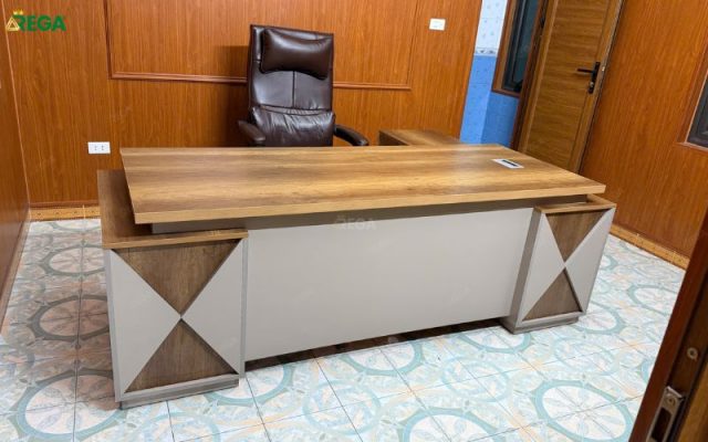 Rega lắp đặt bàn giám đốc cho Tadashi