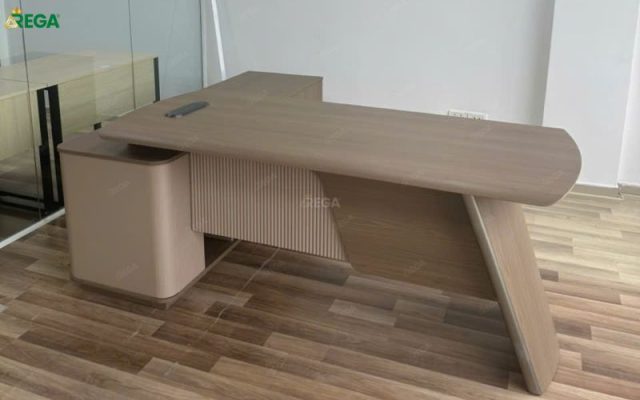 Rega hoàn thiện nội thất văn phòng công ty YSMART Bàn giám đốc hiện đại tại văn phòng YSMART do Rega lắp đặt