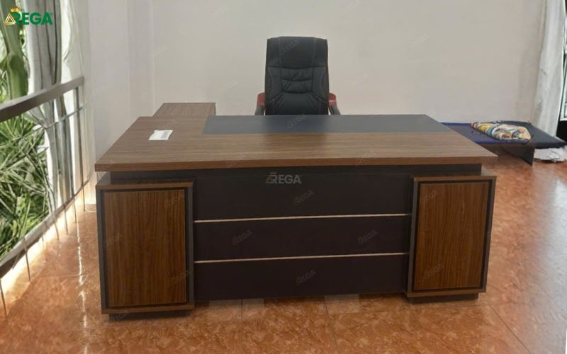 Rega thi công văn phòng công ty IZITOUR Rega hoàn thiện bàn giám đốc văn phòng IZITOUR hiện đại