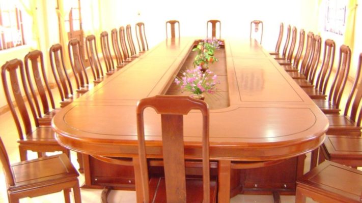 Top 15+ Mẫu bàn họp bầu dục đẹp, hiện đại, tinh tế Bàn họp bầu dục gỗ tự nhiên cao cấp