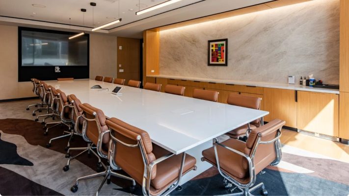 Cách sắp xếp ghế quanh bàn họp khoa học, tối ưu Nên chọn ghế chân quỳ và ghế xoay đặt cạnh bàn họp