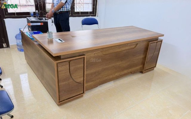 Rega thi công nội thất văn phòng công ty KGS Bàn giám đốc văn phòng KGS hiện đại, chuyên nghiệp