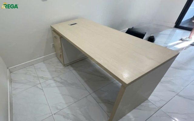 Rega thi công nội thất văn phòng Đức Tín Quảng Ninh Bàn giám đốc tích hợp tủ phụ và ngăn kéo