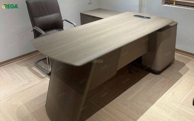 Rega thi công nội thất văn phòng VCN Hà Nội Bàn giám đốc văn phòng VCN Hà Nội hiện đại do Rega lắp đặt