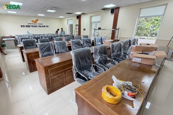 Ghế phòng họp màu đen bố trí đồng bộ tại VN Post Sơn Tây