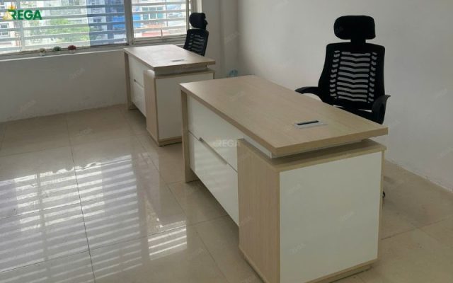 Rega thi công nội thất văn phòng công ty DHT Bàn trưởng phòng công ty DHT do Rega thi công