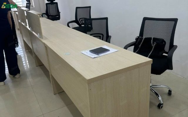 Rega thi công nội thất văn phòng công ty DHT Rega Thiết kế bàn trưởng phòng văn phòng DHT hiện đại